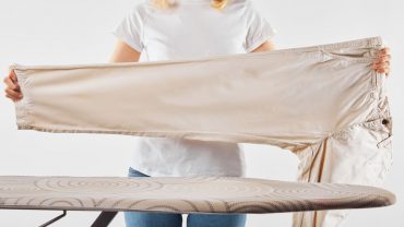 how to steam clothes without a steamer