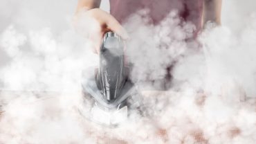 How To Use A Steamer To Iron Clothes?