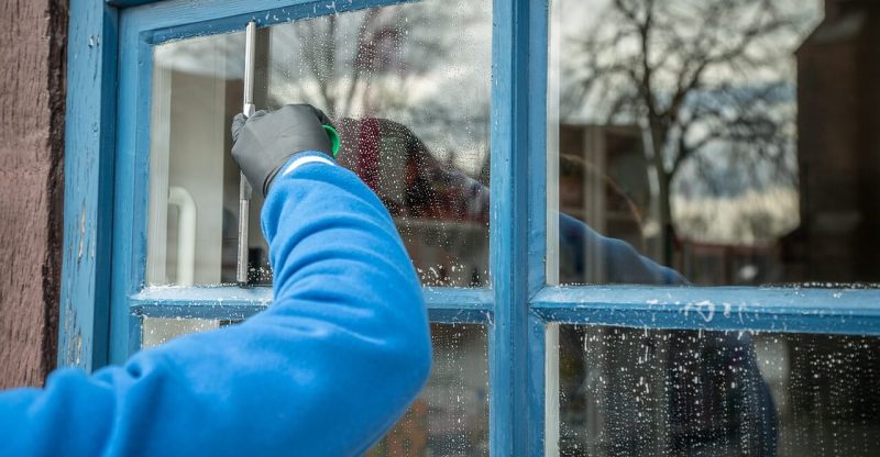 How To Clean Outside Windows You Can’t Reach